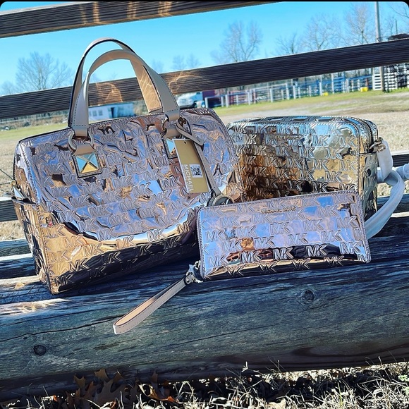 Michael Kors Metallic Edition 2023 - Picture 2 of 3